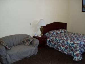Отель Best Value Inn Colonial Hotel
