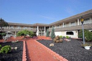 Отель Best Western Cedar Point Area