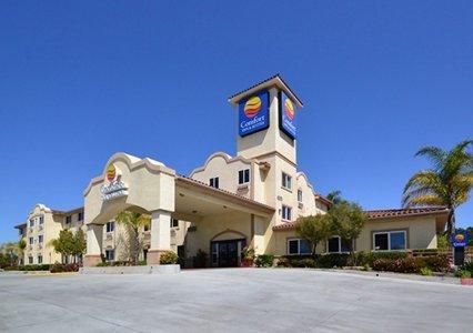 Отель Comfort Inn & Suites
