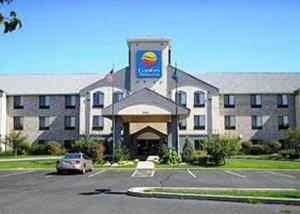 Отель Comfort Inn & Suites
