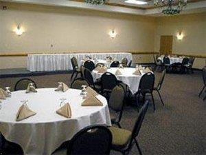Отель Rodeway Inn & Suites
