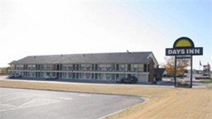 Отель Days Inn Pratt