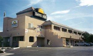 Отель Days Inn Suites Hesperia-Victorville