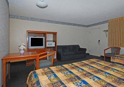 Отель Econo Lodge Inn & Suites