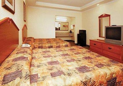 Отель Econo Lodge Inn & Suites