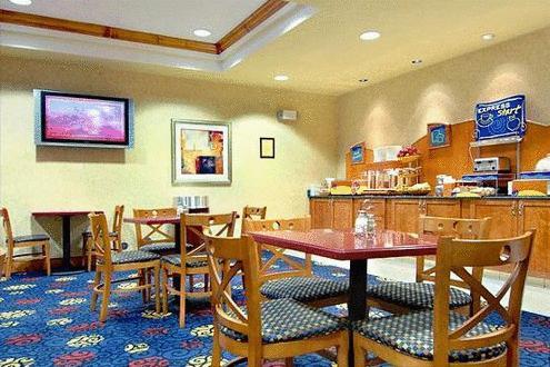 Отель Holiday Inn Express Hotel & Suites ASHLAND-RICHMOND NORTH