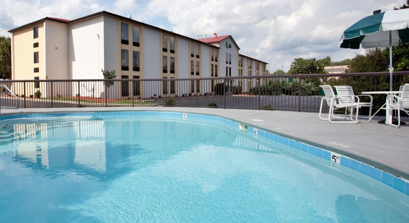 Отель Holiday Inn Express ROANOKE-CIVIC CENTER