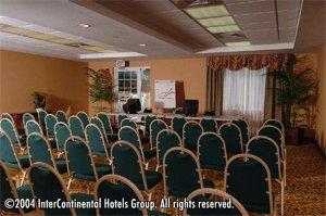 Отель Holiday Inn Express Hotel & Suites TAVARES