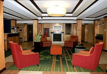 Отель Fairfield Inn and Suites Fairmont