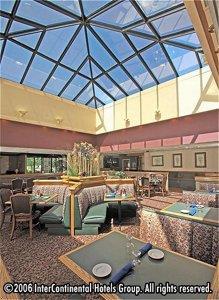 Отель Holiday Inn BLUEFIELD-ON THE HILL