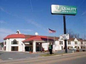 Отель Quality Inn & Suites