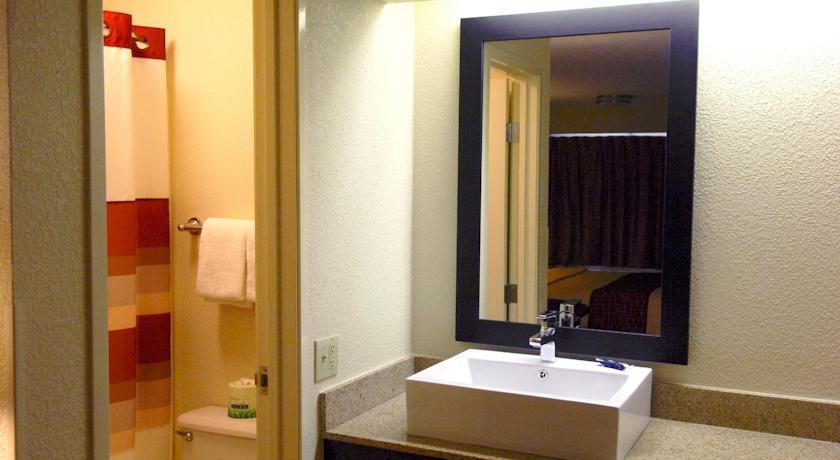 Отель Red Roof Inn 