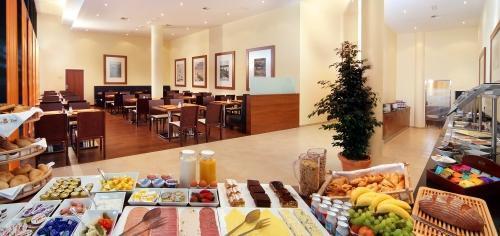 Отель Star Inn Hotel Salzburg Airport-Messe