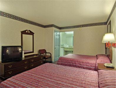 Отель Travelodge Forest Park Atlanta South