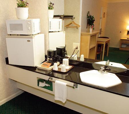 Отель Discovery Inn Hayward