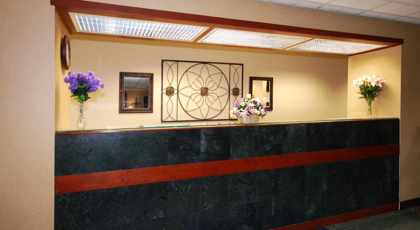 Отель Comfort Inn & Suites