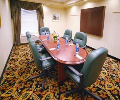 Отель Holiday Inn Express Hotel & Suites Amherst-Hadley 