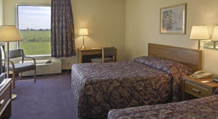 Отель Howard Johnson Express Inn Iowa LA