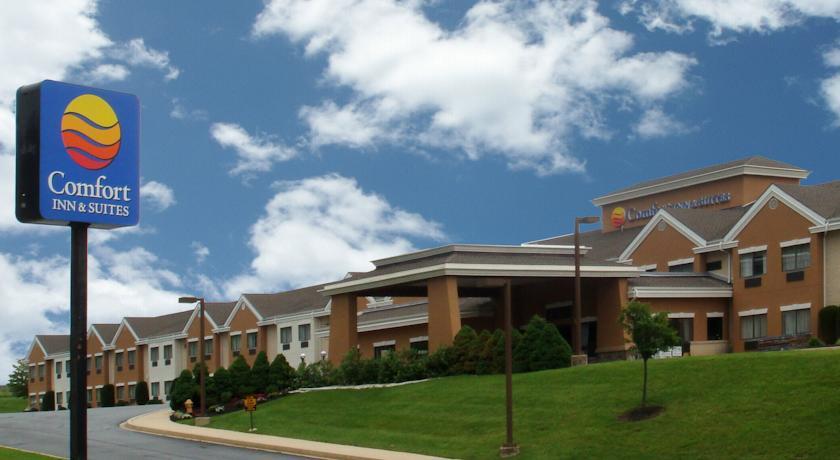 Отель Comfort Inn & Suites