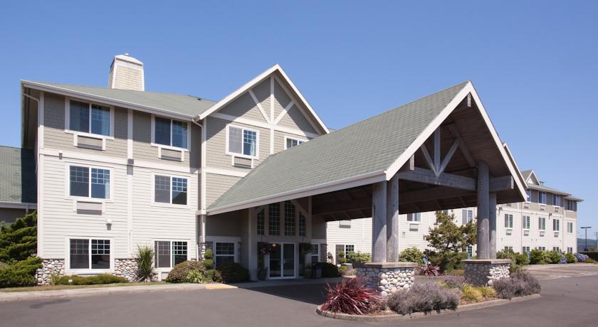 Отель La Quinta Inn & Suites Newport