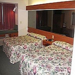Отель Microtel Inn & Suites New Ulm