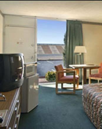 Отель Ramada Limited Van Horn