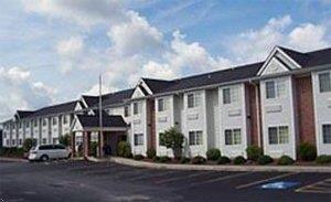 Отель Rodeway Inn & Suites