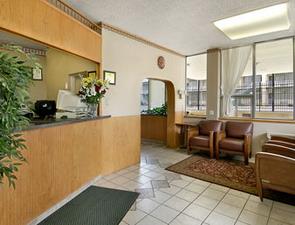 Отель Knights Inn Erie Downtown