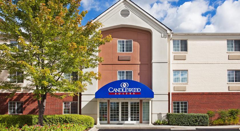 Отель Candlewood Suites Huntersville-Lake Norman Area
