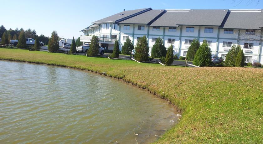 Отель Days Inn Shelburne Burlington