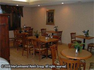 Отель Holiday Inn Express MONTICELLO