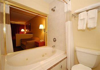 Отель Quality Inn & Suites
