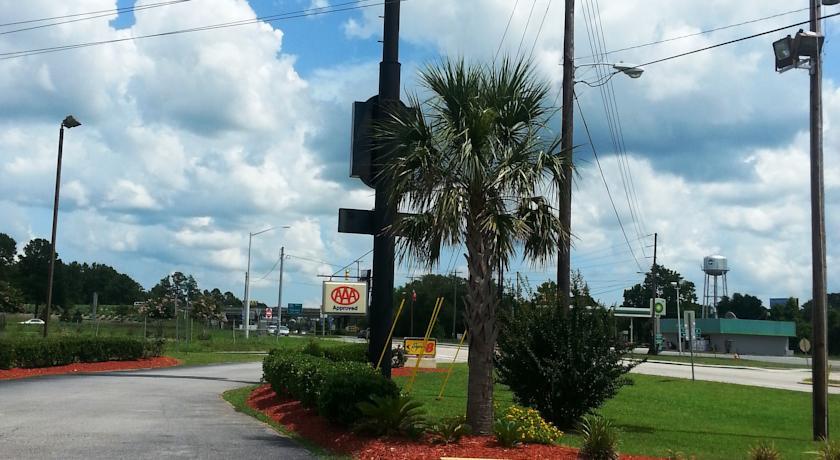 Отель Super 8 Motel - Walterboro