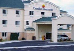 Отель Comfort Inn & Suites