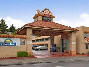 Отель Days Inn And Suites Hayward