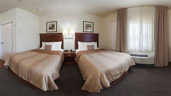 Отель Candlewood Suites Springfield 