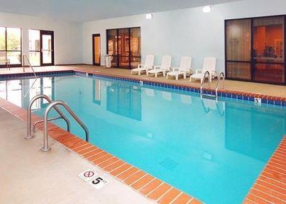 Отель Comfort Inn & Suites