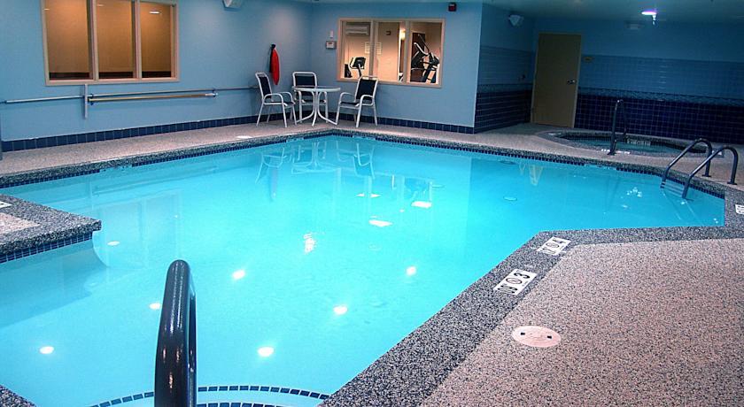 Отель Holiday Inn Express Hotel & Suites Rochester