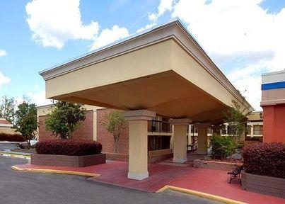 Отель Quality Inn & Suites