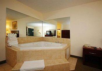 Отель Quality Inn