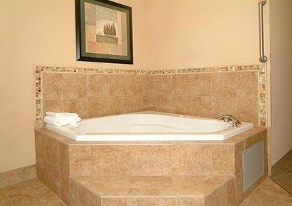 Отель Comfort Inn & Suites