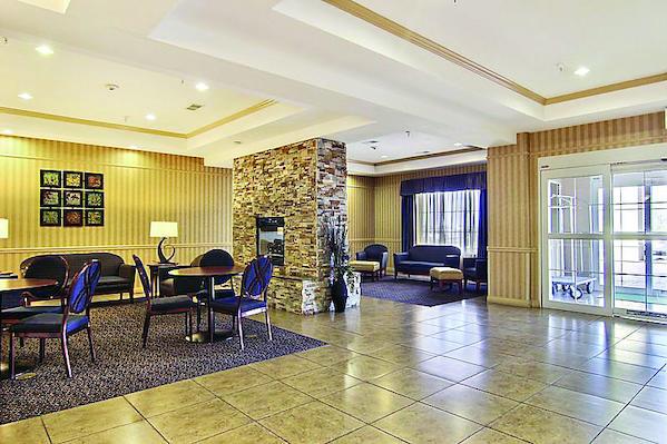 Отель La Quinta Inn & Suites Hobbs