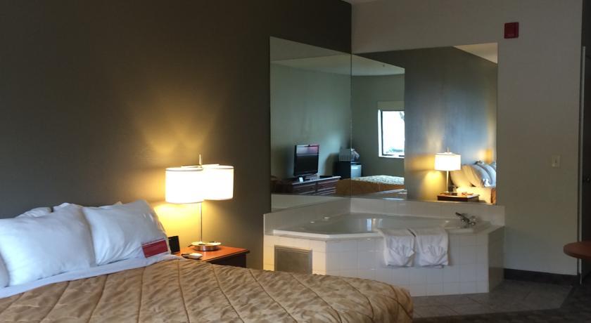 Отель Ramada Limited Huntington