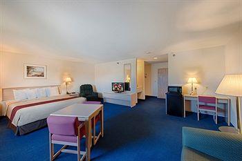 Отель Red Roof Inn Holton