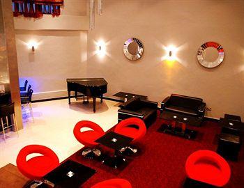 Отель Westown Hotel