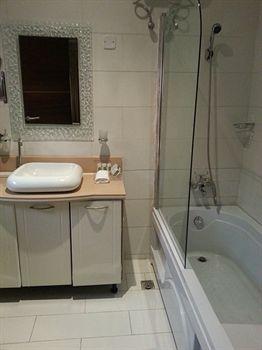 Отель Thornberry Kelsey Green Villa