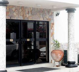 Отель La Playa Suites