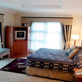 Отель Protea Hotel Kuramo Waters