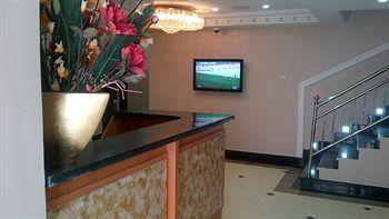 Отель GrandBee Suites