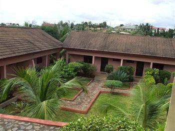 Отель Coconut Grove Miners Lodge